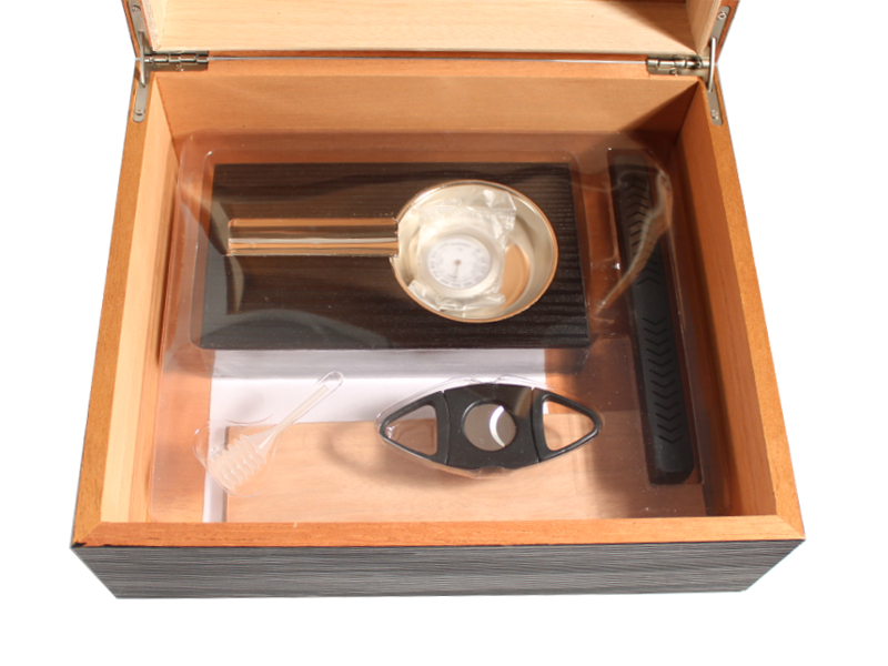 Humidor 40 szivar részére, fekete színű szivar tároló doboz, hygrométer, párásító + AJÁNDÉK szett! - Image 3